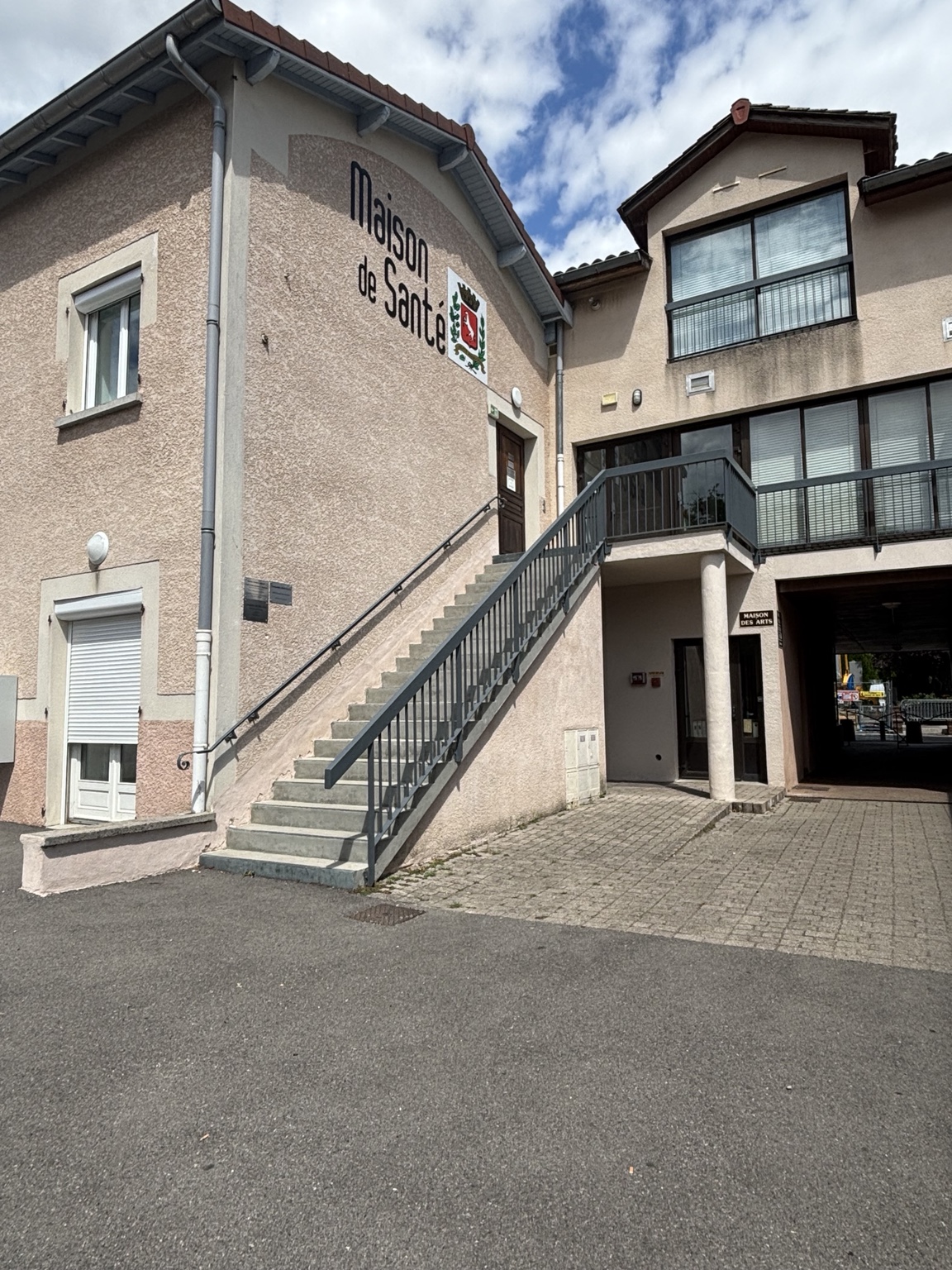 Façade de la Maison de Santé à Saint-Jean-de-Bournay